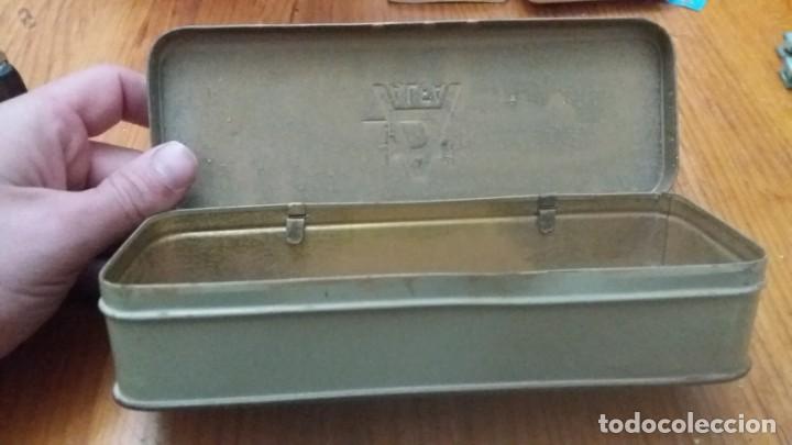 Antigüedades: Caja antigua de metal ALFA para accesorios piezas maquina de coser lata verde - Foto 2 - 147094014