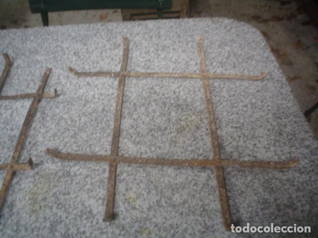 Antig&uuml;edades: lote de 2 reja en hierro forjado - Foto 4