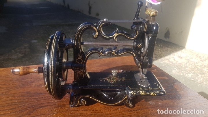 preciosa máquina de coser del siglo xix - Comprar Otras Máquinas de
