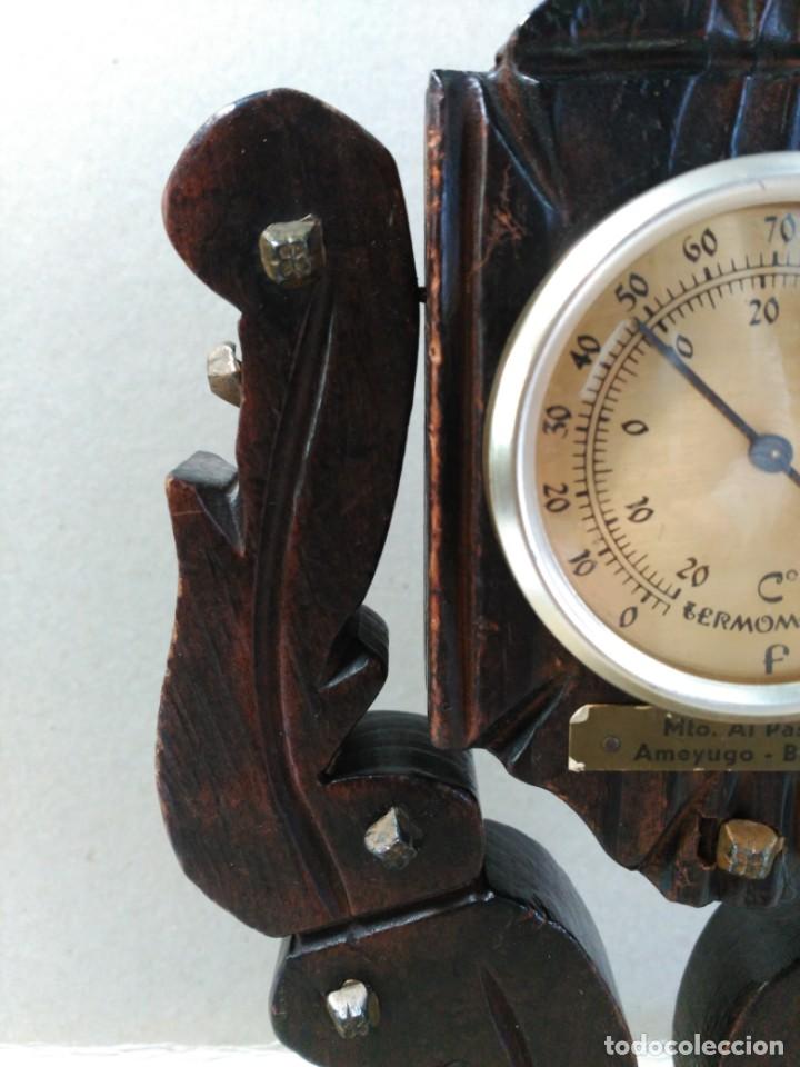 Antig&uuml;edades: TERMOMETRO EN BASE DE MADERA - Foto 5