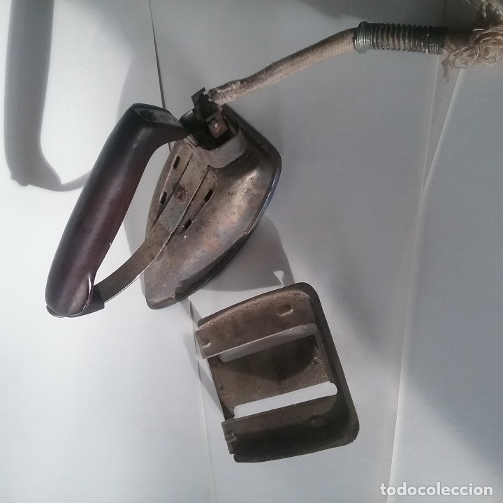Antig&uuml;edades: PLANCHA ANTIGUA HIERRO CON SOPORTE - Foto 3