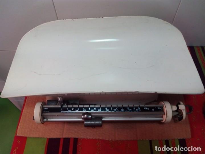 Antig&uuml;edades: BASCULA PARA BEBES VINTAGE - Foto 3