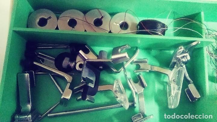 Antig&uuml;edades: caja con accesorios maquina de coser - Foto 2
