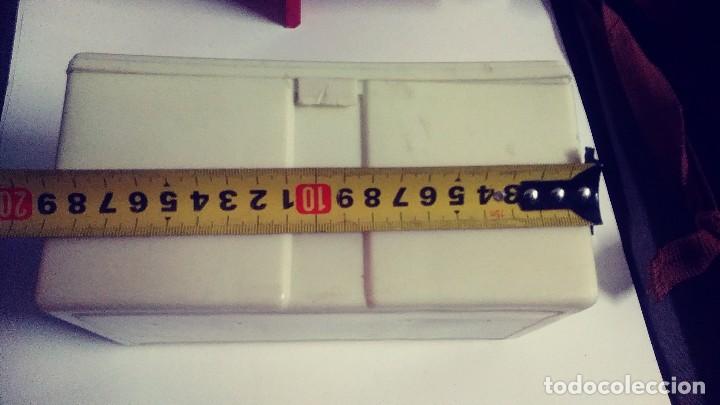 Antig&uuml;edades: caja con accesorios maquina de coser - Foto 9