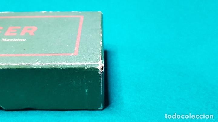 Antig&uuml;edades: CAJA DE CARTON SINGER CON ACCESORIOS - Foto 8