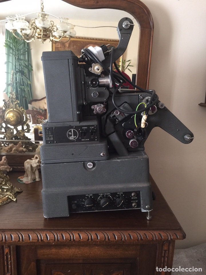 Antig&uuml;edades: Proyector cine 16mm, 9,5mm y 8mm sonoro - Foto 1
