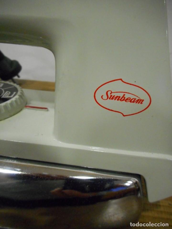 Antig&uuml;edades: Plancha Sunbeam Bi-Volt AD-3 - Foto 4