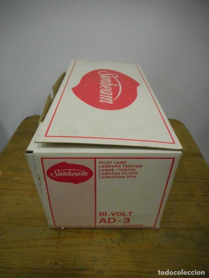 Antig&uuml;edades: Plancha Sunbeam Bi-Volt AD-3 - Foto 11