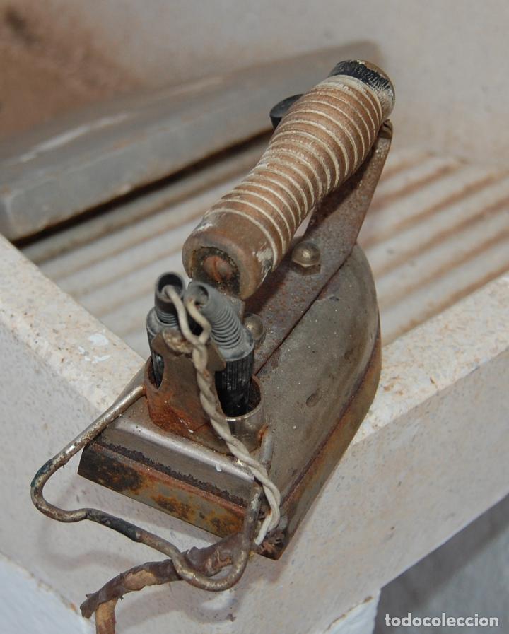 Antig&uuml;edades: PLANCHA ANTIGUA EL&Eacute;CTRICA - Foto 2