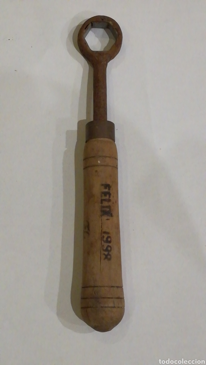 Antig&uuml;edades: Llave de estrella - Foto 1