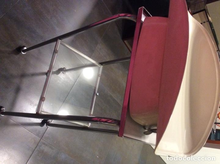 Antig&uuml;edades: Mesa con ruedas y B&aacute;scula bebes m&eacute;dico marca seca. Marca seca. - Foto 5
