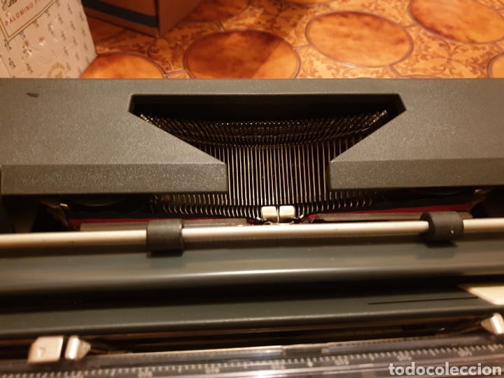 Antig&uuml;edades: M&aacute;quina de escribir Olympia - Foto 2