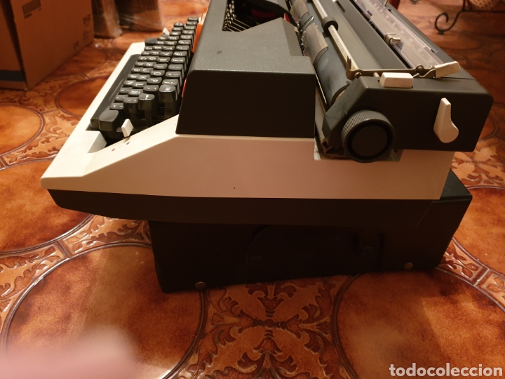 Antig&uuml;edades: M&aacute;quina de escribir Olympia - Foto 3