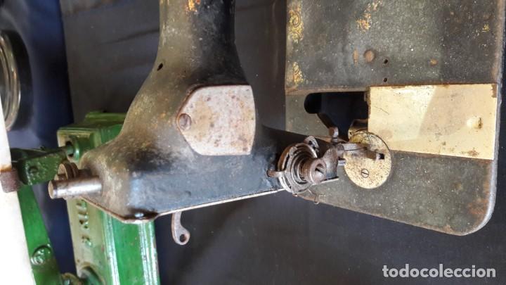Antig&uuml;edades: maquina de coser - Foto 3