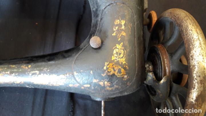 Antig&uuml;edades: maquina de coser - Foto 10