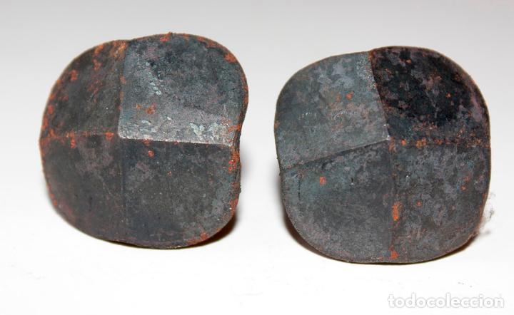 Antig&uuml;edades: PAREJA DE CLAVOS RUSTICOS 4 CARAS. 3 X 3 CMS - Foto 2