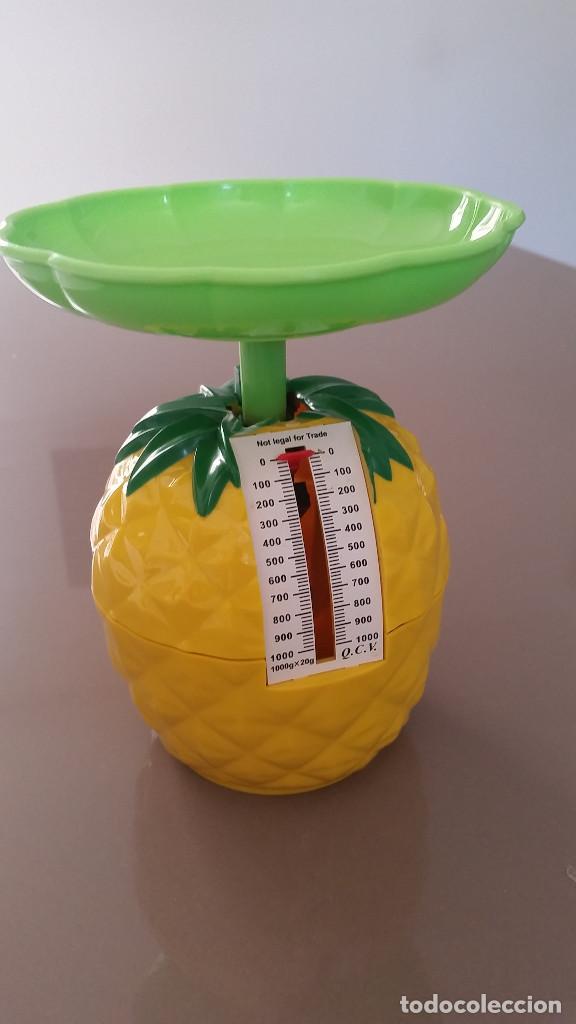 Antig&uuml;edades: B&aacute;scula de cocina Vintage con forma de pi&ntilde;a - Foto 1