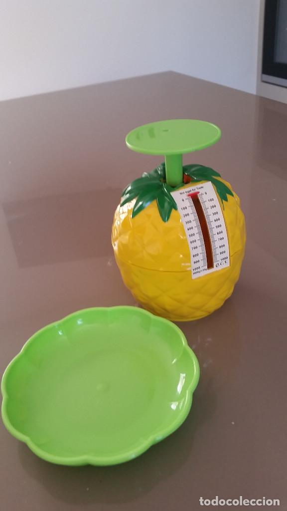 Antig&uuml;edades: B&aacute;scula de cocina Vintage con forma de pi&ntilde;a - Foto 3