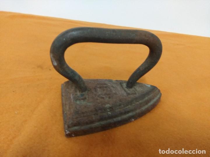 Antig&uuml;edades: LOTE DE ANTIGUAS PLANCHA DE CARBON - Foto 5
