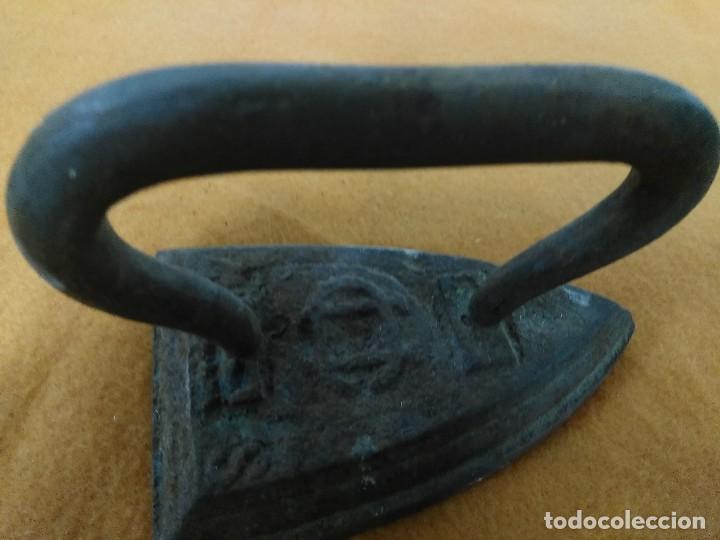 Antig&uuml;edades: LOTE DE ANTIGUAS PLANCHA DE CARBON - Foto 6