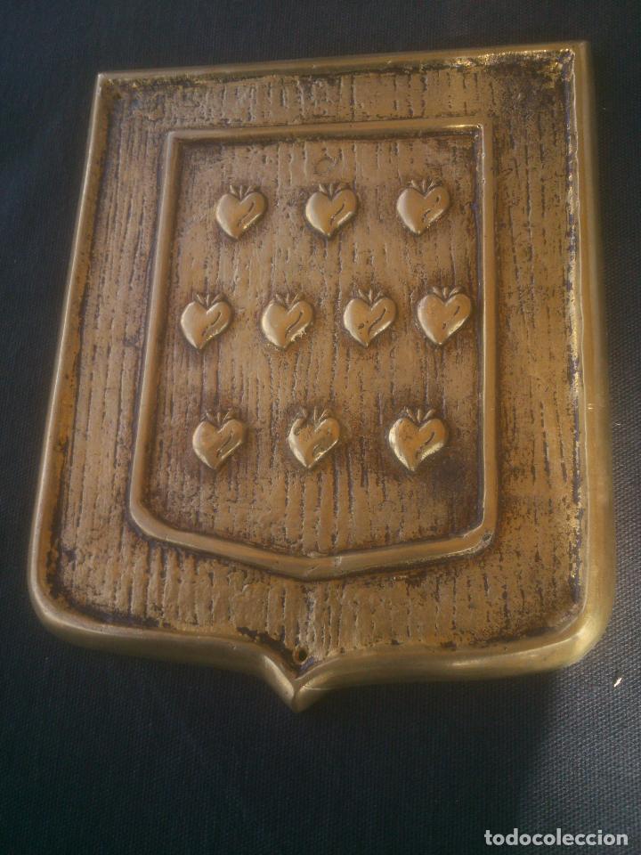 Antig&uuml;edades: ANTIGUO ESCUDO HER&Aacute;LDICO EN BRONCE MACIZO - Foto 1