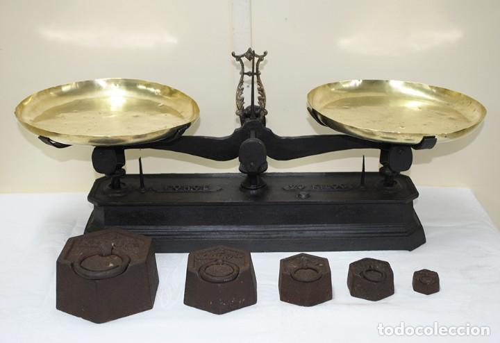 Antig&uuml;edades: B&Aacute;SCULA ANTIGUA DE HIERRO FUNDIDO CON PLATOS - Foto 3