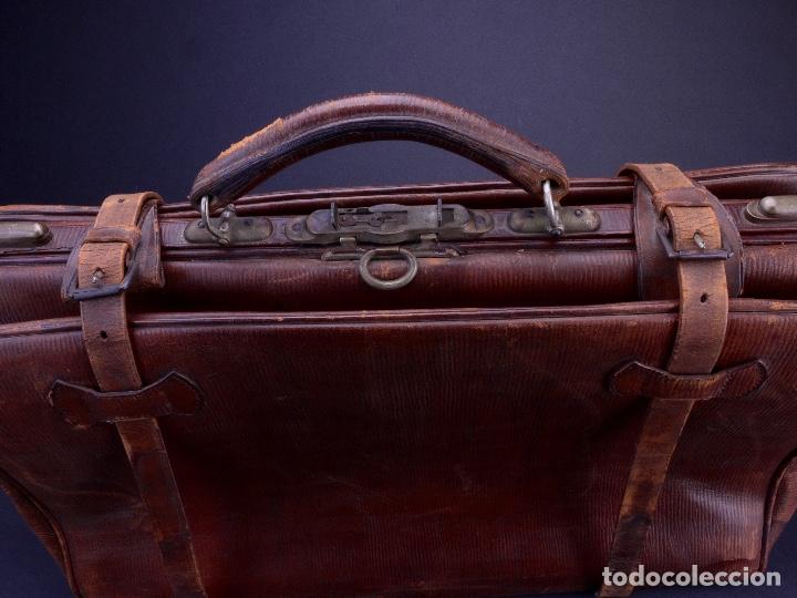 Antig&uuml;edades: BOLSO EQUIPAJE DE AFEITADO Y ASEO - Foto 2