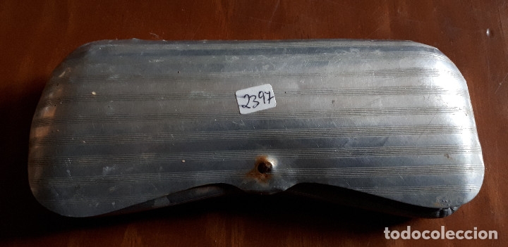 Antig&uuml;edades: Caja met&aacute;lica de gafas - Foto 1