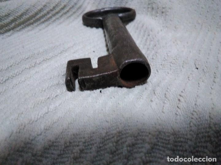 Antig&uuml;edades: Antigua llave de hierro - Foto 3
