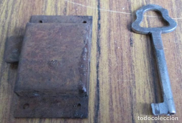 Antig&uuml;edades: Cerradura antigua con llave -- Funciona - Foto 3