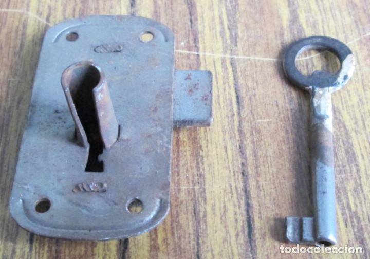 Antig&uuml;edades: Cerradura antigua con llave -- Funciona - Foto 2