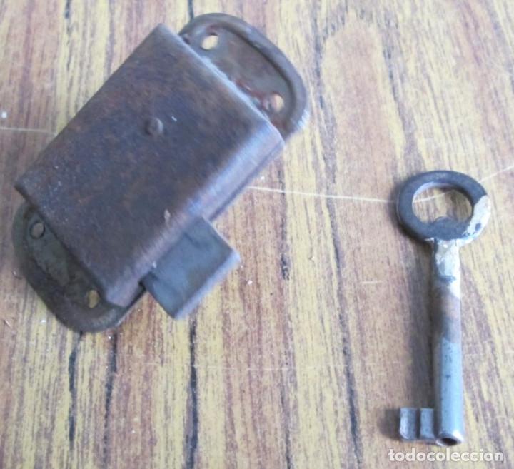 Antig&uuml;edades: Cerradura antigua con llave -- Funciona - Foto 3