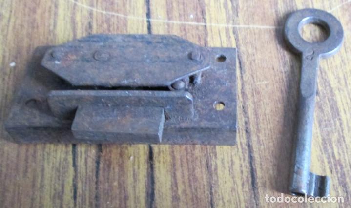 Antig&uuml;edades: Cerradura antigua con llave -- Funciona - Foto 3