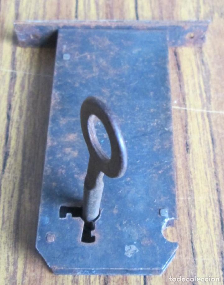 Antig&uuml;edades: Cerradura antigua con llave -- Funciona - Foto 1