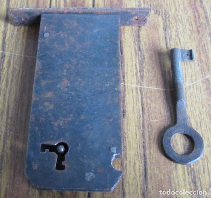 Antig&uuml;edades: Cerradura antigua con llave -- Funciona - Foto 2