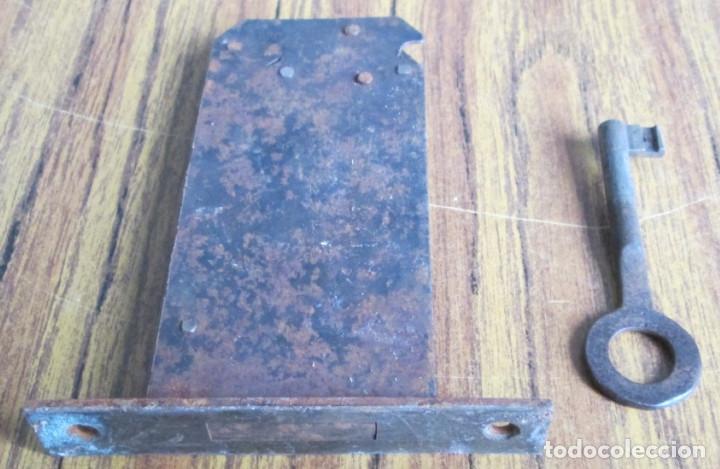 Antig&uuml;edades: Cerradura antigua con llave -- Funciona - Foto 3