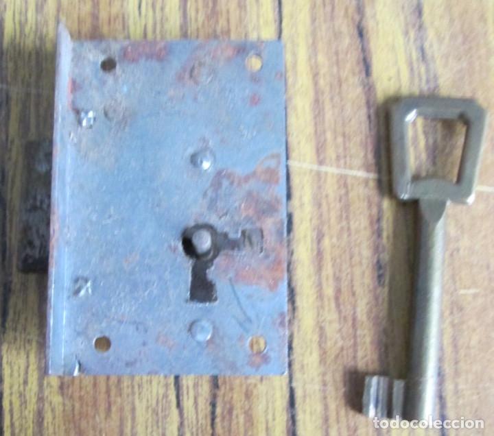 Antig&uuml;edades: Cerradura antigua con llave -- Funciona - Foto 2