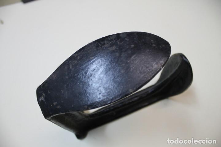 Antig&uuml;edades: PIE DE ZAPATERO YUNQUE HIERRO - Foto 4