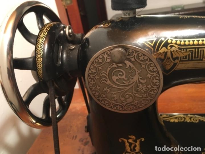 Antig&uuml;edades: MAQUINA DE COSER SINGER COMPLETA. 1913. FUNCIONA - Foto 6
