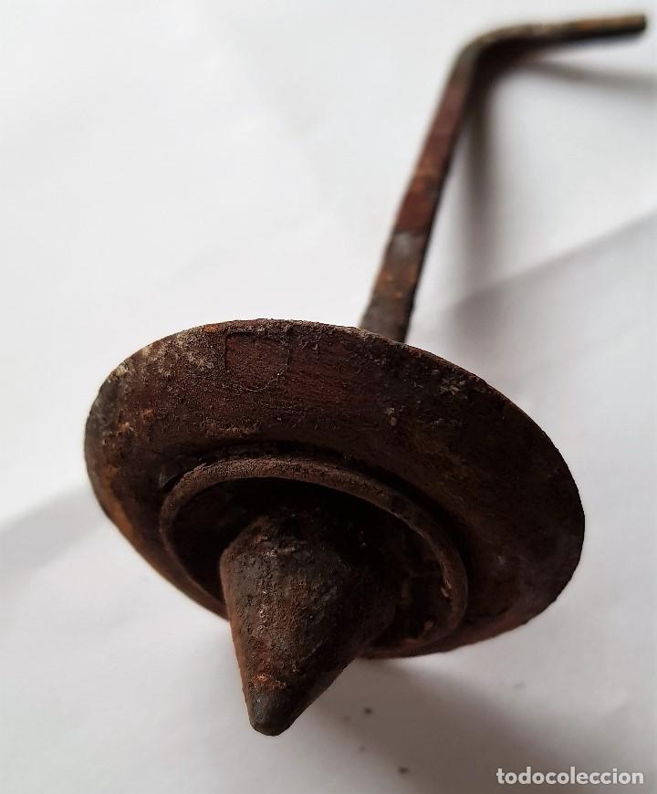 Antig&uuml;edades: CLAVOS DE FORJA SIGLO XVIII - Foto 1