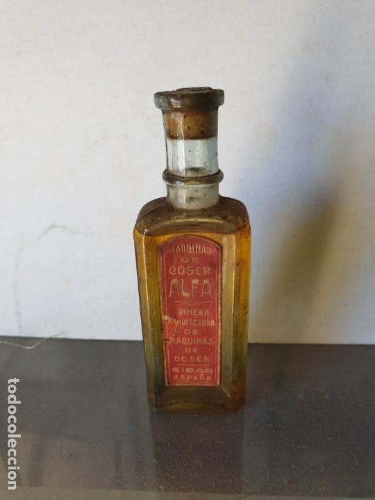 Antig&uuml;edades: Frasco maquina coser alfa - Foto 1