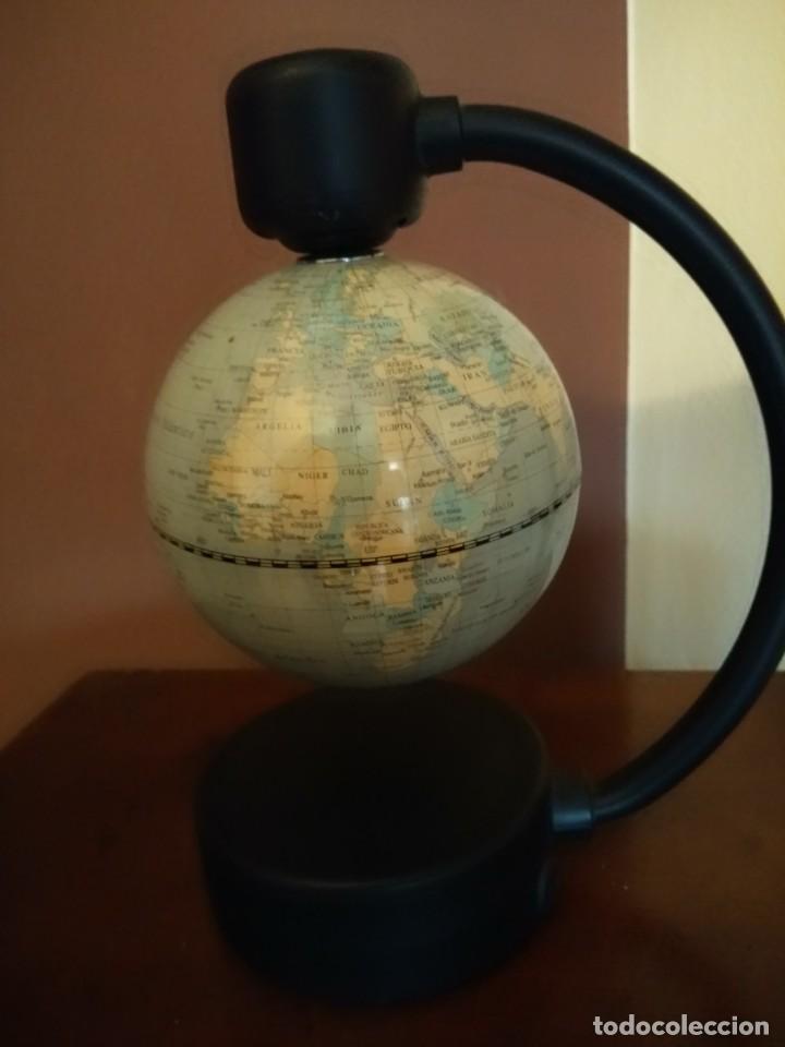 Antig&uuml;edades: Globo terraqueo con iman en los polos - Foto 5