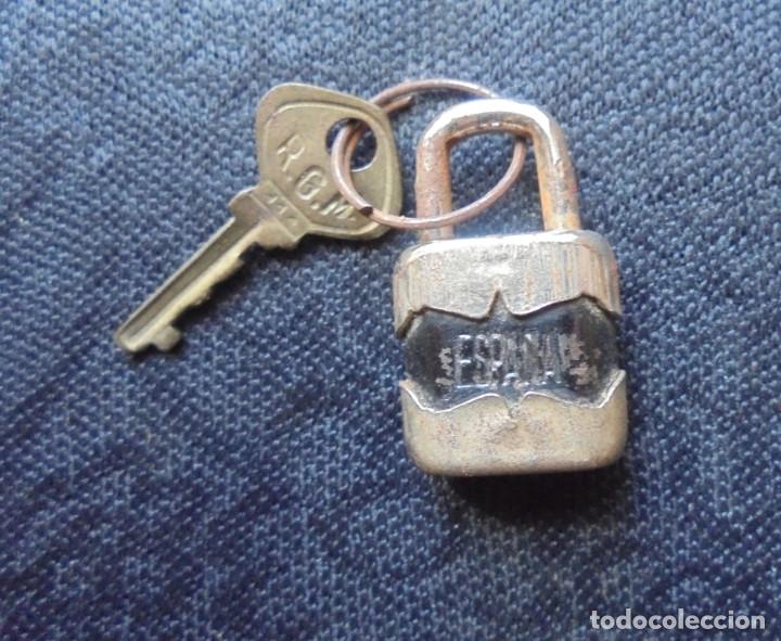 Antig&uuml;edades: Candado antiguo - con llave - Foto 1