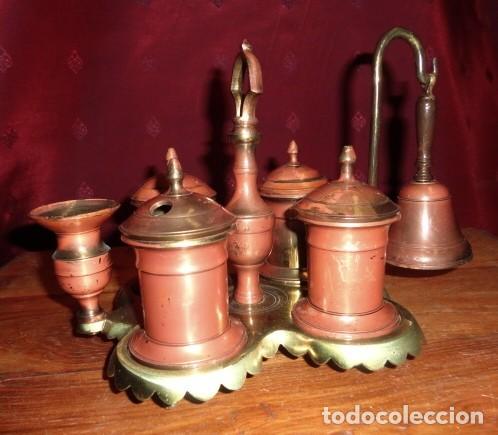 Antig&uuml;edades: Escribania de bronce con palmatoria y campanilla - Foto 1