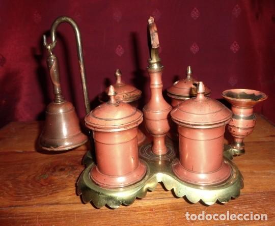 Antig&uuml;edades: Escribania de bronce con palmatoria y campanilla - Foto 5