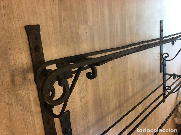 Antig&uuml;edades: Estanter&iacute;as de forja - Foto 2
