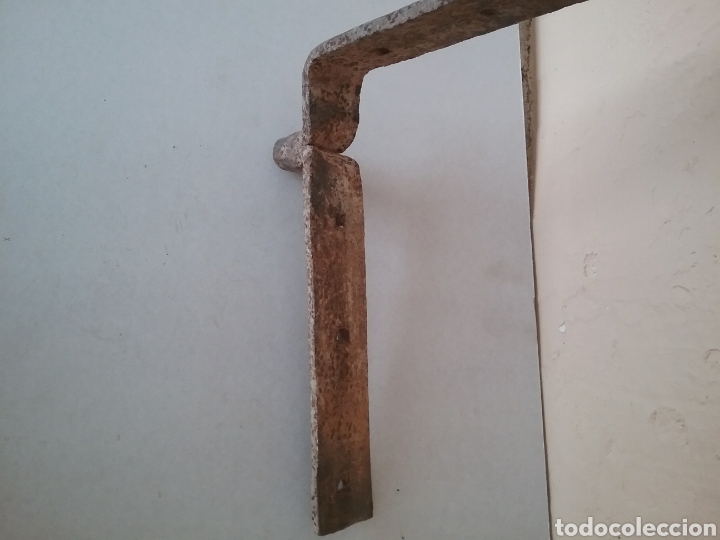Antig&uuml;edades: Quicio de forja, con Gij&oacute;n, de una pieza. - Foto 2