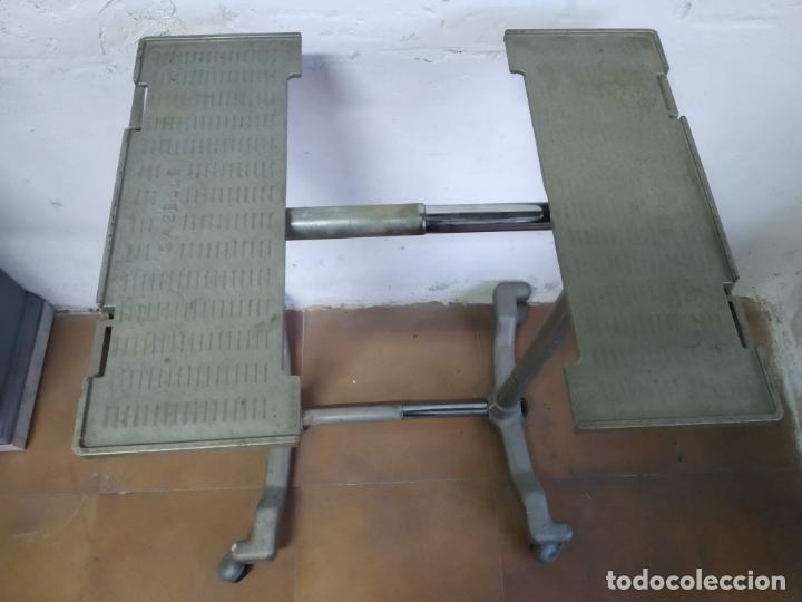 Antig&uuml;edades: Mesa de maquina de escribir - Foto 2