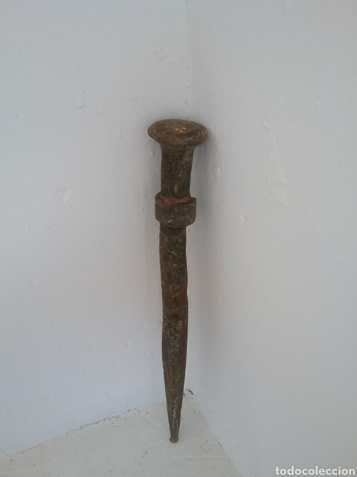 Antig&uuml;edades: Clavo de forja - Foto 1