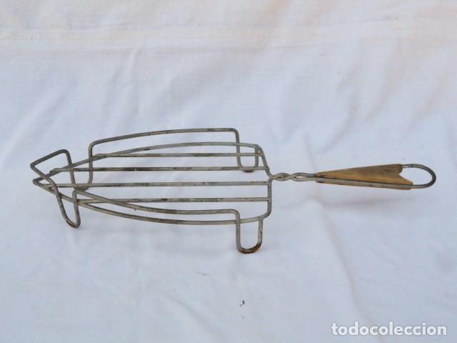 Antig&uuml;edades: GRAN SOPORTE DE ALUMINIO Y MADERA PARA PLANCHA. - Foto 1